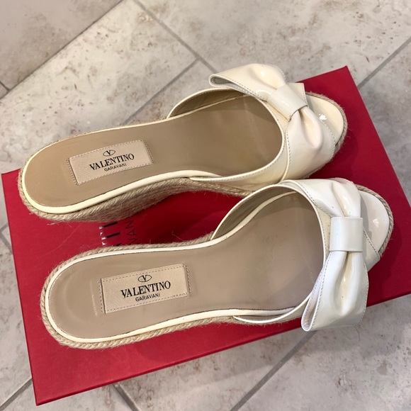 🚫Sold Classy Valentino wedge with box - Picture 5 of 8